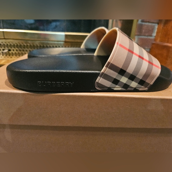 Burberry Poolside Flip Flops - Picture 2 of 9